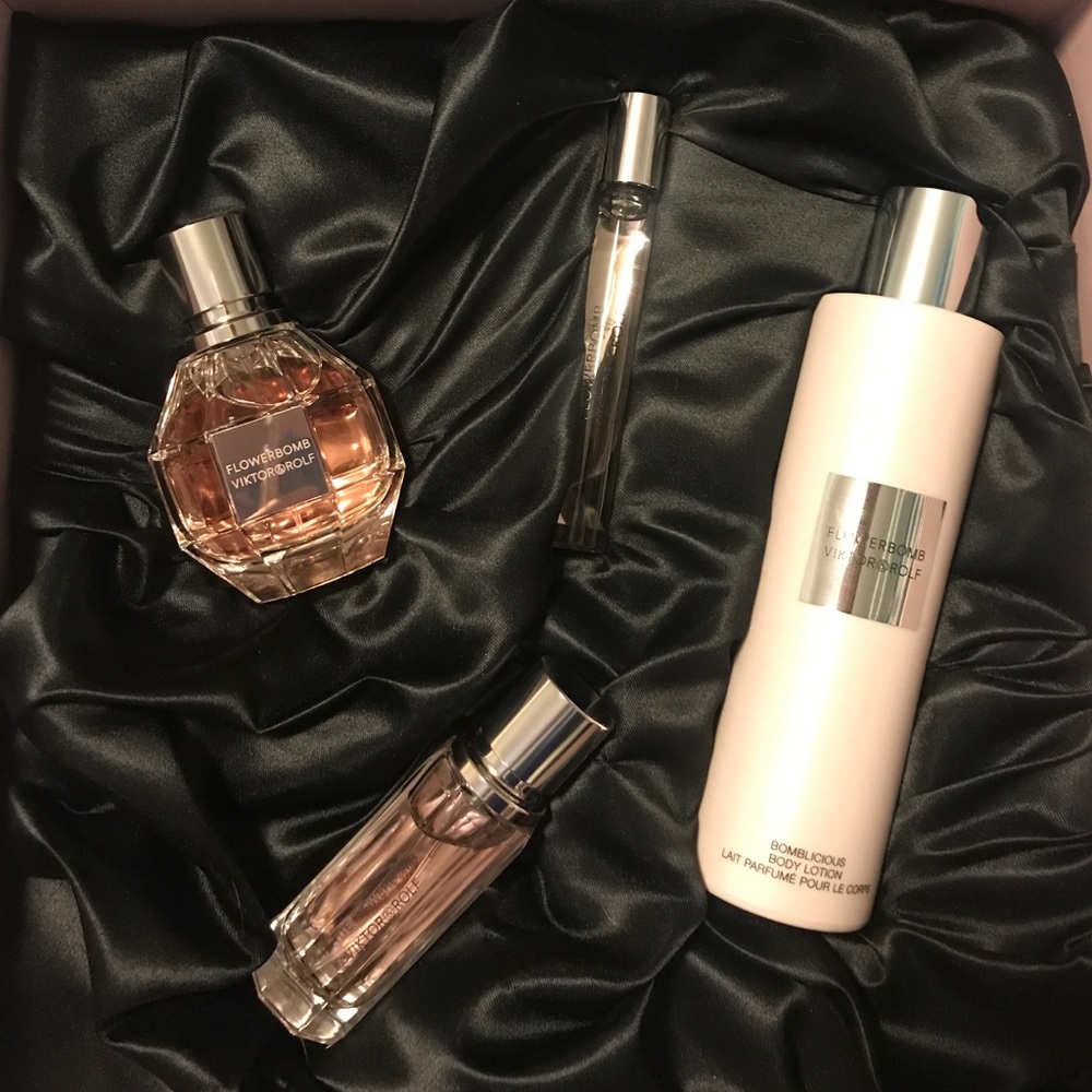 Flowerbomb set by Viktor&Rolf. BRAND NEW🎉💕